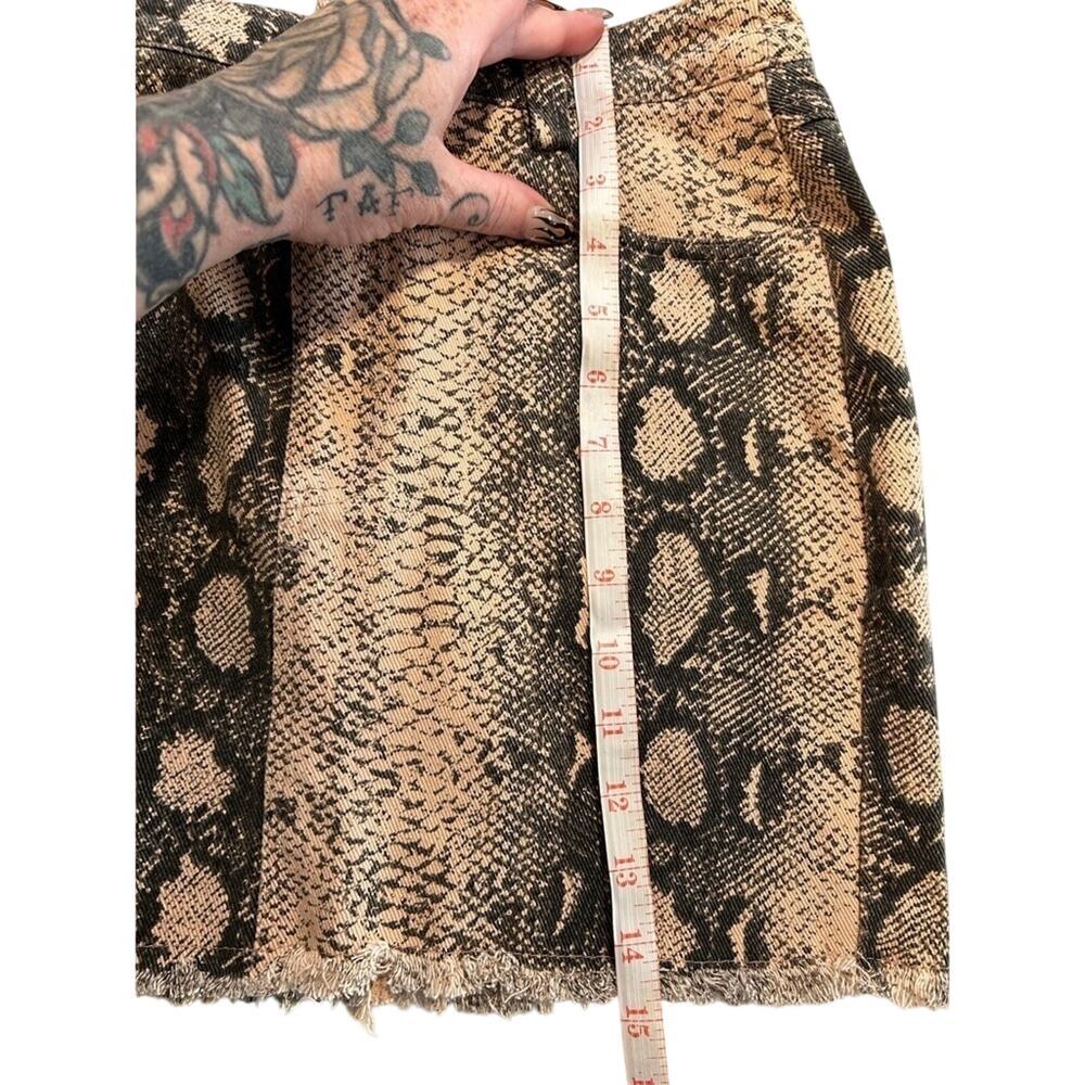 Pink snakeskin denim mini skirt size small - Picture 3 of 7